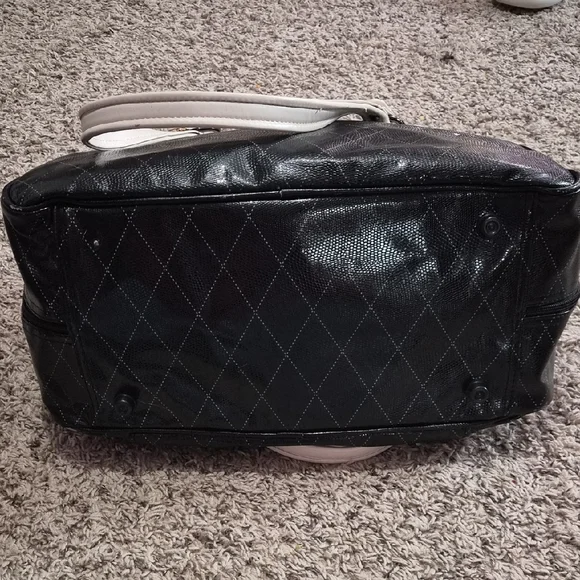 Mary Kay Black and Cream Quilted Travel Bag - Picture 8 of 8